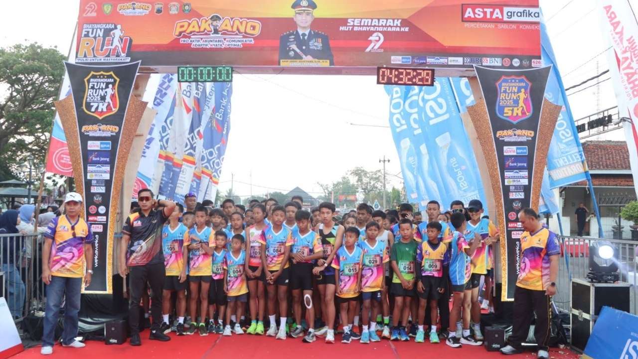 Ribuan Pelari Meriahkan Bhayangkara Fun Run 2025 di Purworejo