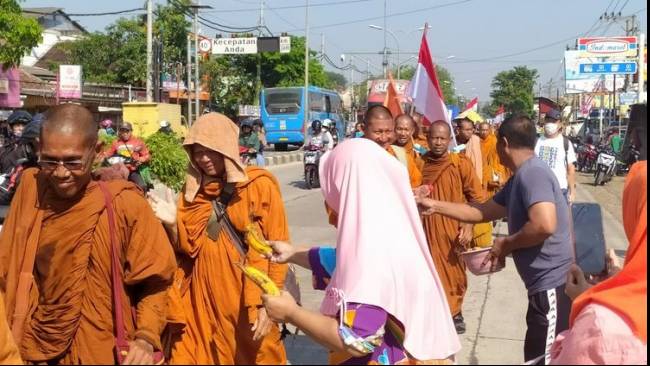 32 Biksu Thudong Sudah Memasuki Kota Semarang