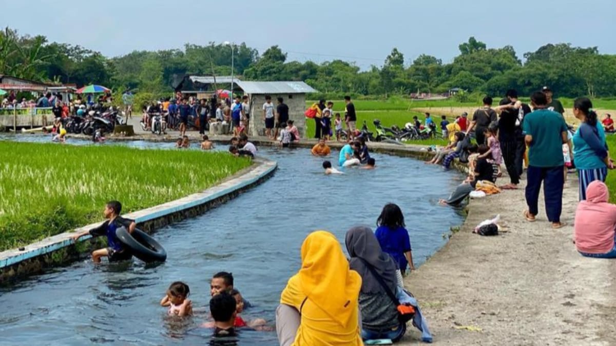 H-1 Ramadhan Warga Magelang Antusias Melakukan Tradisi Padusan,  Apa Padusan Itu? Simak Selengkapnya