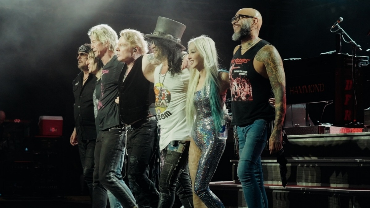 Lirik Lagu dan Terjemahan November Rain - Guns N' Roses