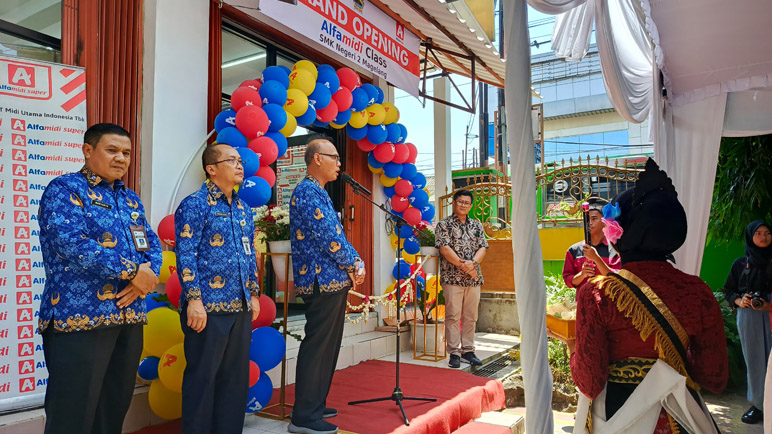 PT Midi Utama Luncurkan Alfamidi Class di SMKN 2 Magelang