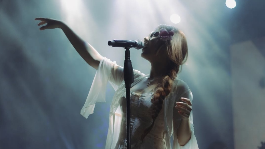 5 Lagu Hits Indonesia yang Cocok Diputar saat Hujan