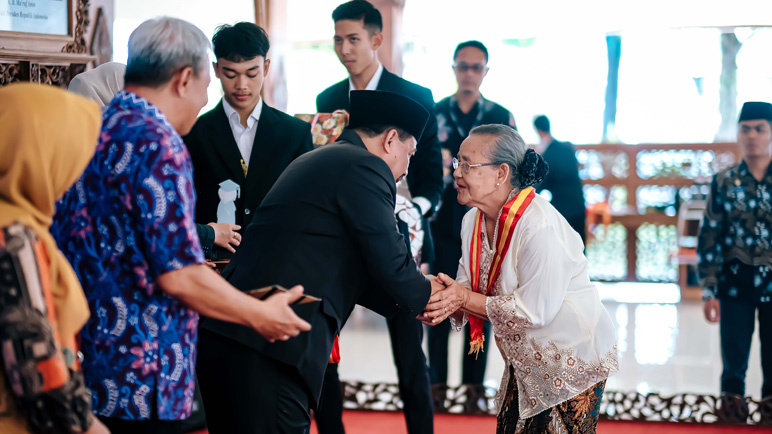 60 Lansia di Kota Magelang Ikuti Wisuda, Pj Walikota: Semoga Ilmunya Bermanfaat