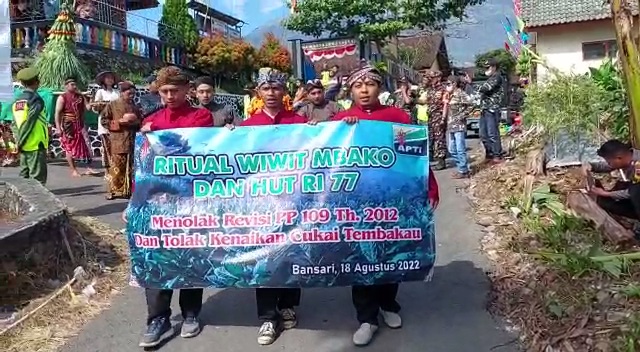 Ritual Wiwit Mbako, Tandai Awal Petik Tembakau di Temanggung