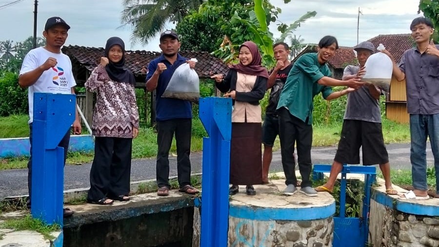Selamatkan Sungai, Forum Komunikasi Mahasiswa Purworejo Tebar Benih Ikan