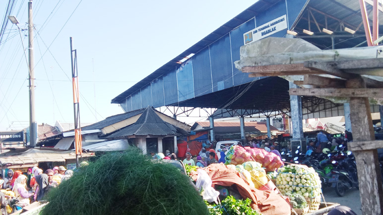 Petani Sayur Pasar Ngablak Magelang Keluhkan Harga Sayur yang Masih Lesu