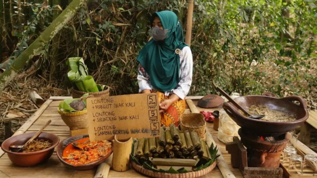 Uniknya Wisata Pasar Papringan di Temanggung, Ternyata Tidak Menggunakan Rupiah Untuk Transaksinya!