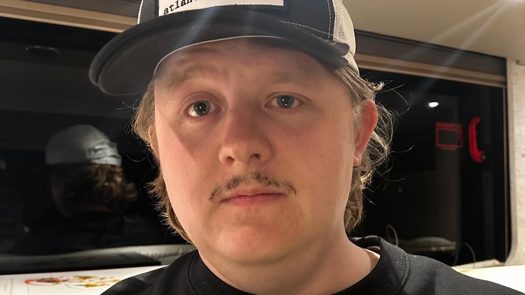 Lirik Lagu dan Terjemahan 'Survive' Lewis Capaldi