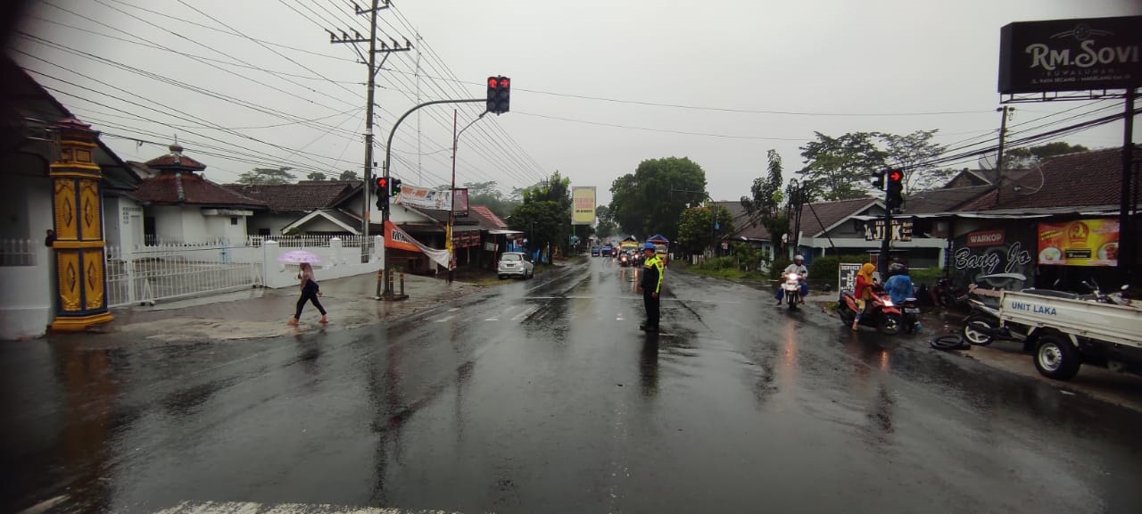 Laka Lalin Libatkan Tiga Kendaraan di Secang, Seorang Pelajar Meninggal