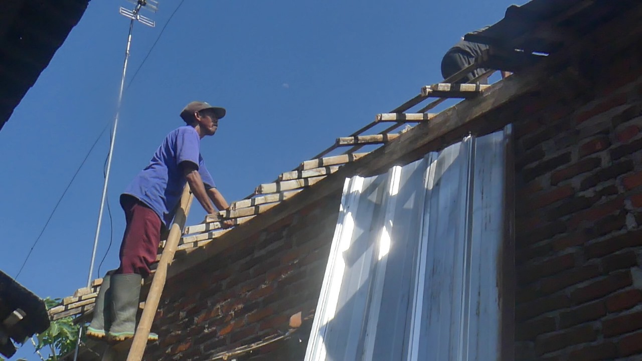 Diterjang Angin Kencang, 39 Rumah di Temanggung Rusak dan Warga Mengungsi