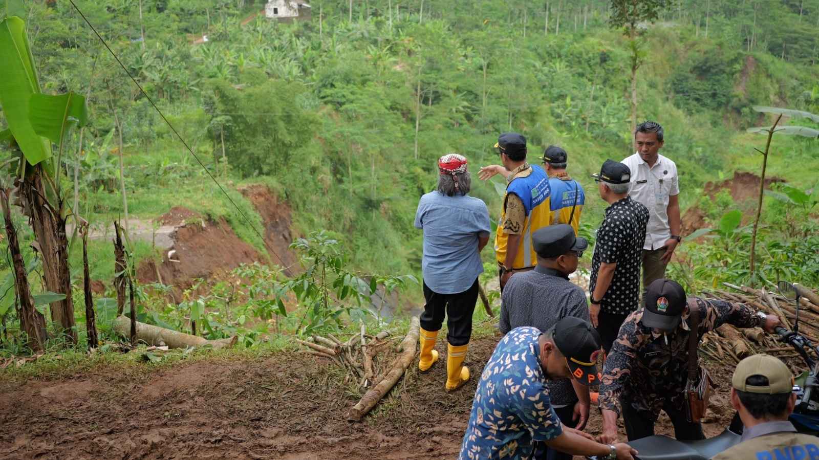 Dua Alat Berat Diterjunkan, Percepatan Penanganan Longsor di Ngadisepi Temanggung Dikebut