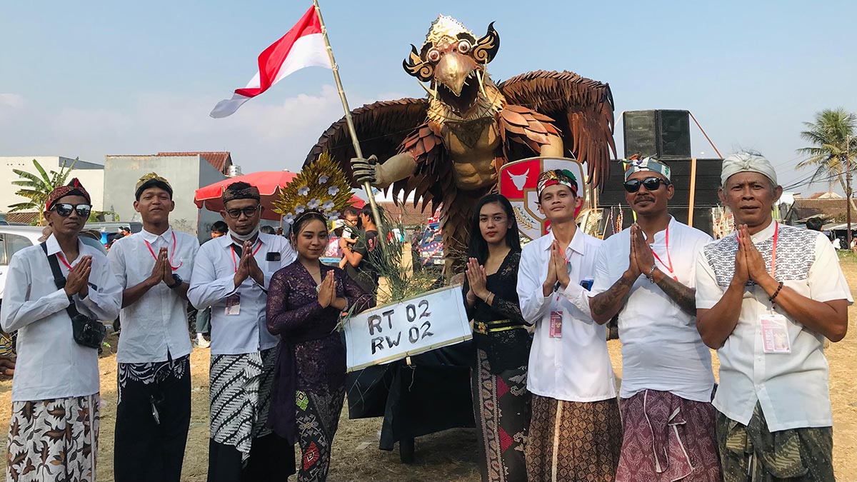 Warga Karanggading Kota Magelang Arak Ogoh-ogoh Jatayu Setinggi 2 Meter