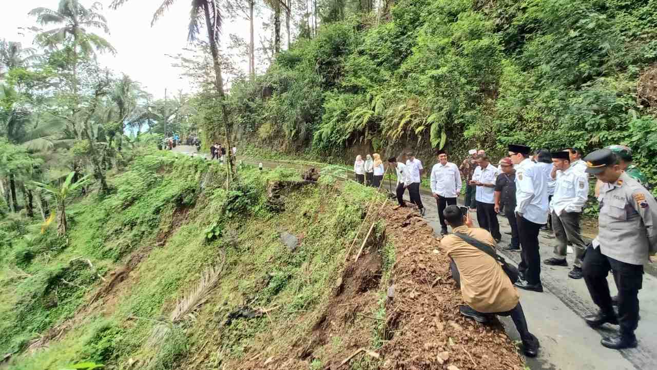 Talud Jalan Tridadi-Pucungroto Diperbaiki, Pemkab Purworejo Minimalisasi Risiko Longsor Susulan