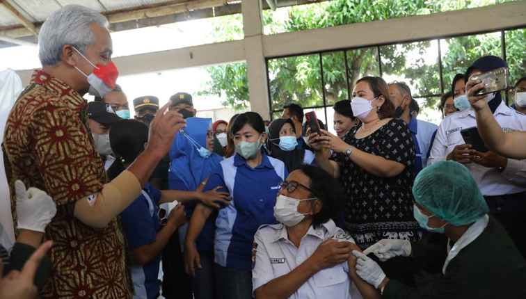 Ganjar Genjot Lagi Vaksin Booster di Jawa Tengah 