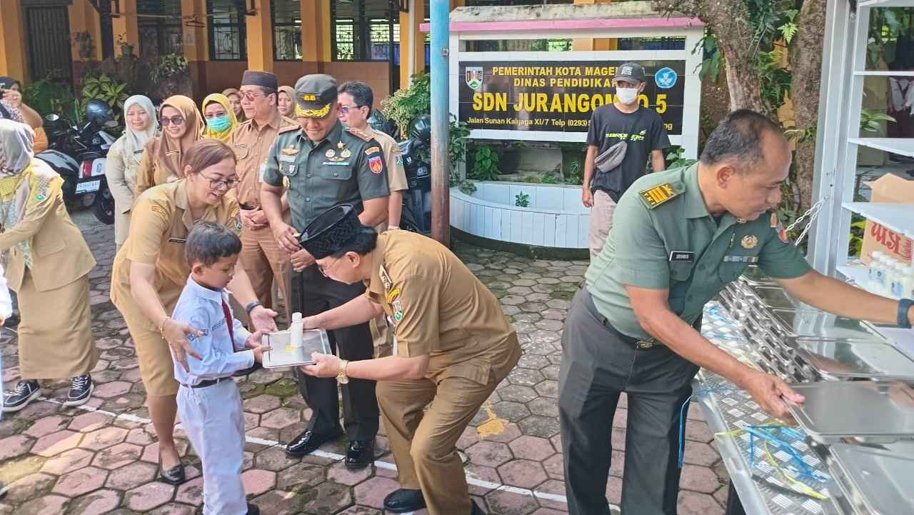 Makan Bergizi Gratis di Magelang Dimulai, Disambut Kegembiraan Ribuan Siswa