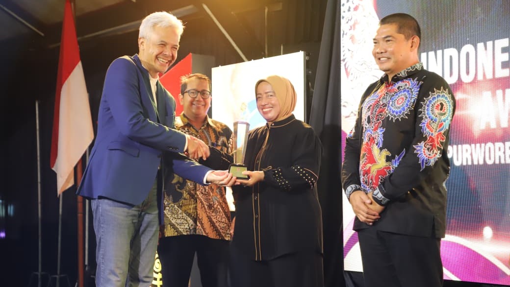 Program Sutrala Irama FM Purworejo Raih Penghargaan Kearifan Lokal Terbaik di Indonesia Persada.ID Awards 2025