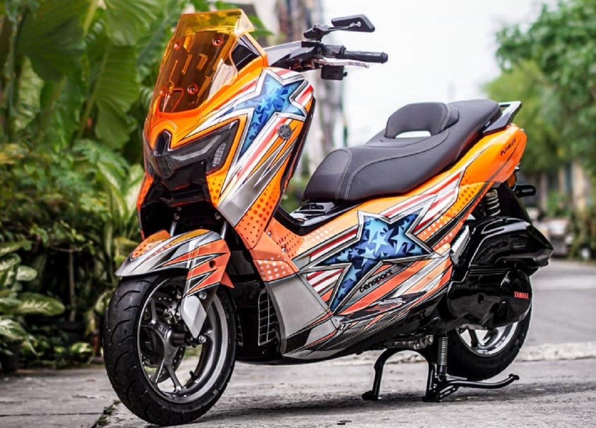 Bikin Auto Pangling, Modifikator Ini Bawa Nuansa Nostalgia Balap Legendaris di Modifikasi NMAX “TURBO”