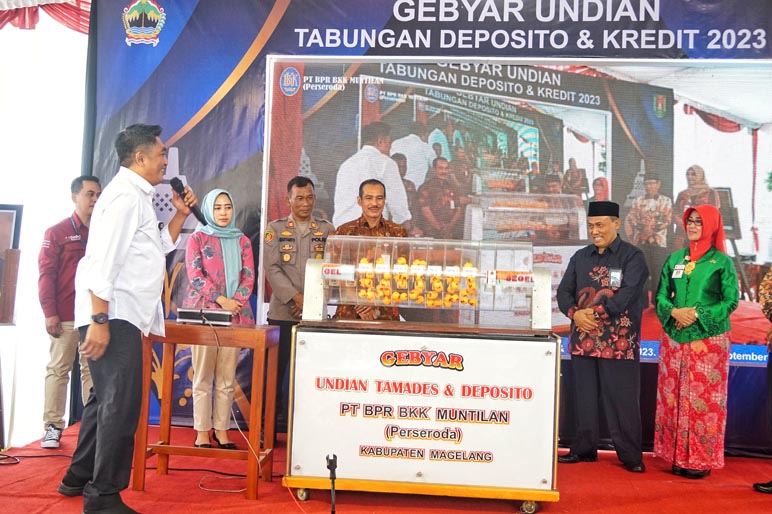 Warga Dukun Raih Hadiah Daihatsu Ayla dari Program Tabungan PT BPR BKK Muntilan