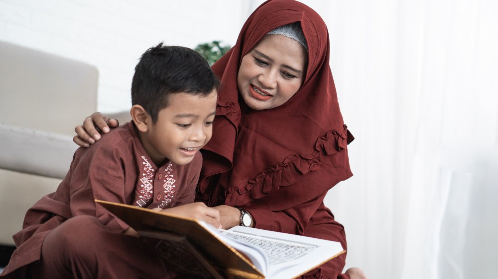 Disunnahkan Ta'awudz dan Basmalah Sebelum Membaca Al-Quran 