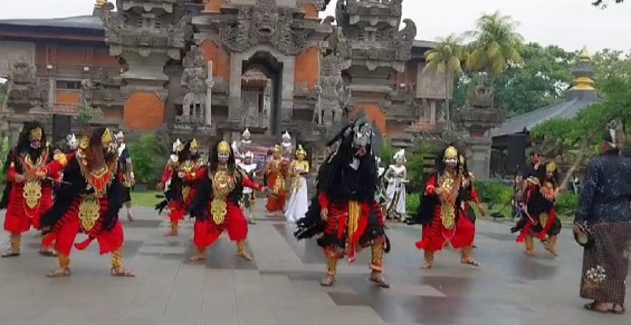 Jadi Duta Seni Kabupaten Magelang di TMII, Sanggar Kinnara Kinnari Borobudur Pukau Penonton dengan Sendratari 