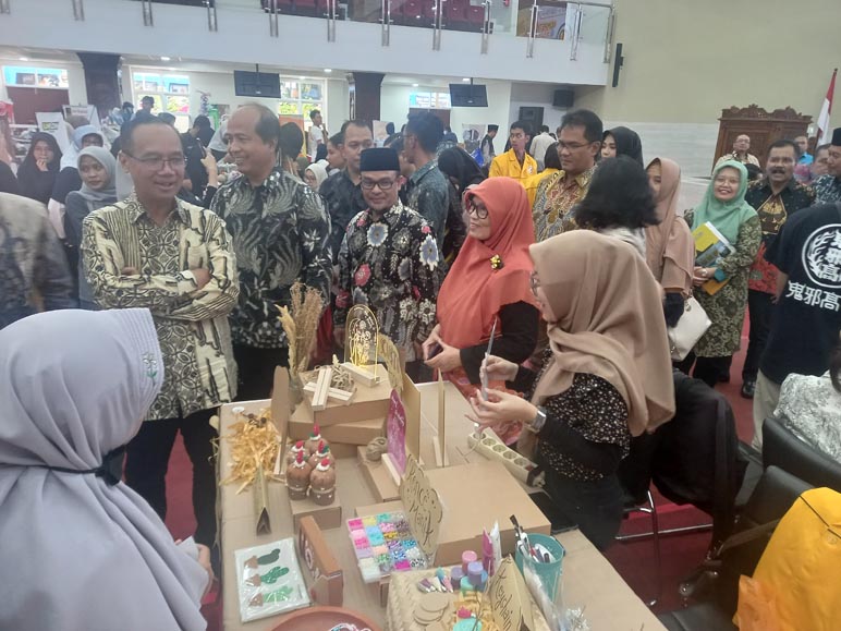 Expo Kewirausahaan Skala Nasional Tutup Dies Natalis Untidar ke-44