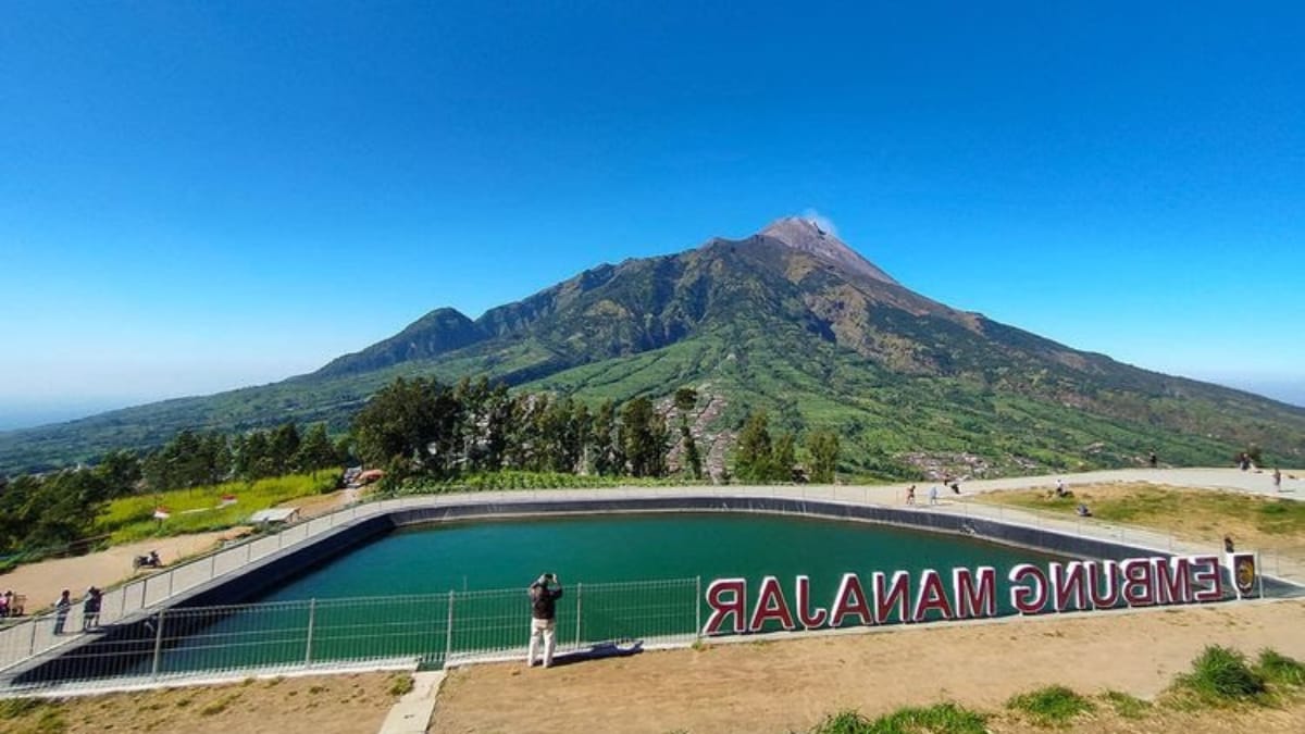 Menikmati View Gunung Merapi Secara Jelas Dari Embung Manajar Di Boyolali