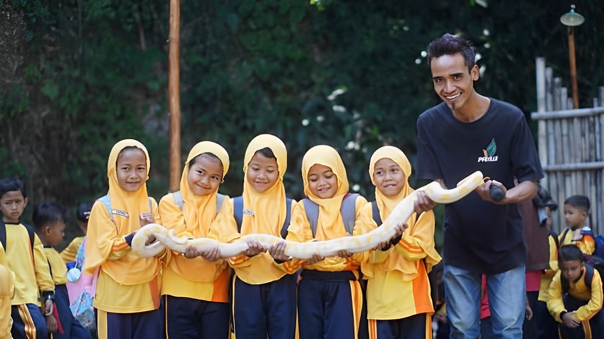 Ajak Si Kecil Bermain Dengan Hewan Lucu di Taman Satwa Kemuning Karanganyar, Dijamin Seru dan Mengasyikkan