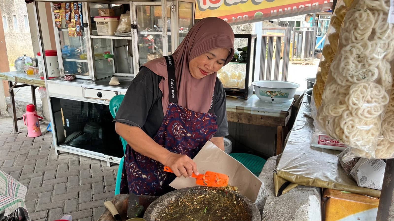 Berkah Kamis Wage, Kedatangan Jamaah Dongkrak Dagangan Warga Mejing Candimulyo Magelang