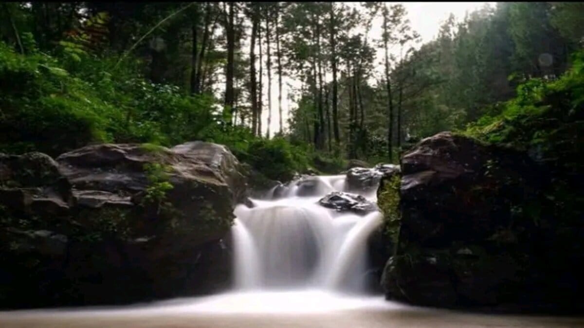 Wisata Air Terjun Goa Slandak Magelang Dikenal Sebagai Lokasi Swafoto Paling Favorit