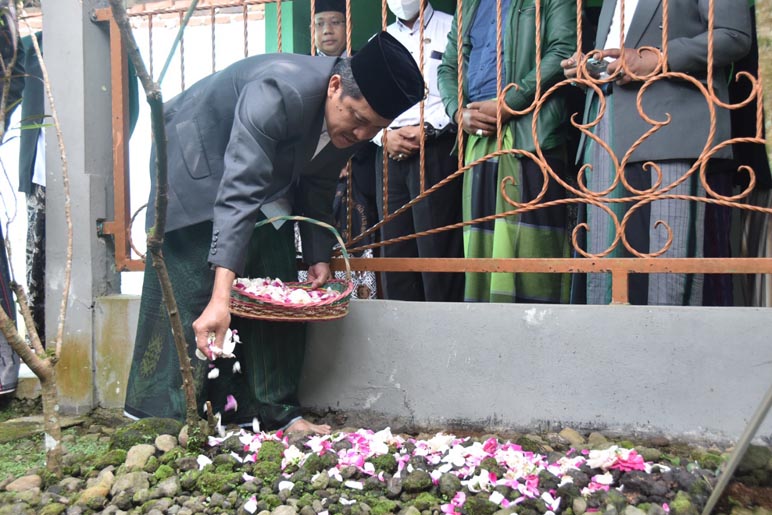  Hari Jadi Wonosobo Ziarahi Makam Mbah Mun, Bupati Memiliki Kenangan Khusus