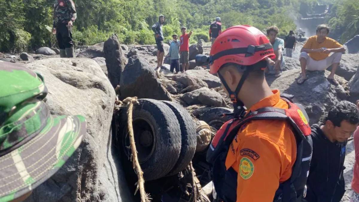 Tiga Tewas, Dua Orang Masih Hilang Terbawa Arus Lahar Dingin di Magelang