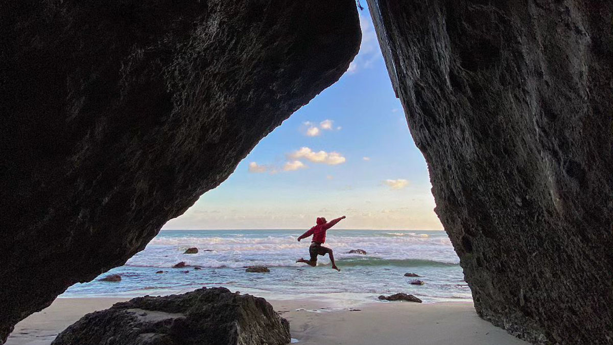 Pantai Menganti Kebumen Bukan Cuma Eksotis, Ditemukan Material Vulkanik Paling Tua Berusia 25 Juta Tahun