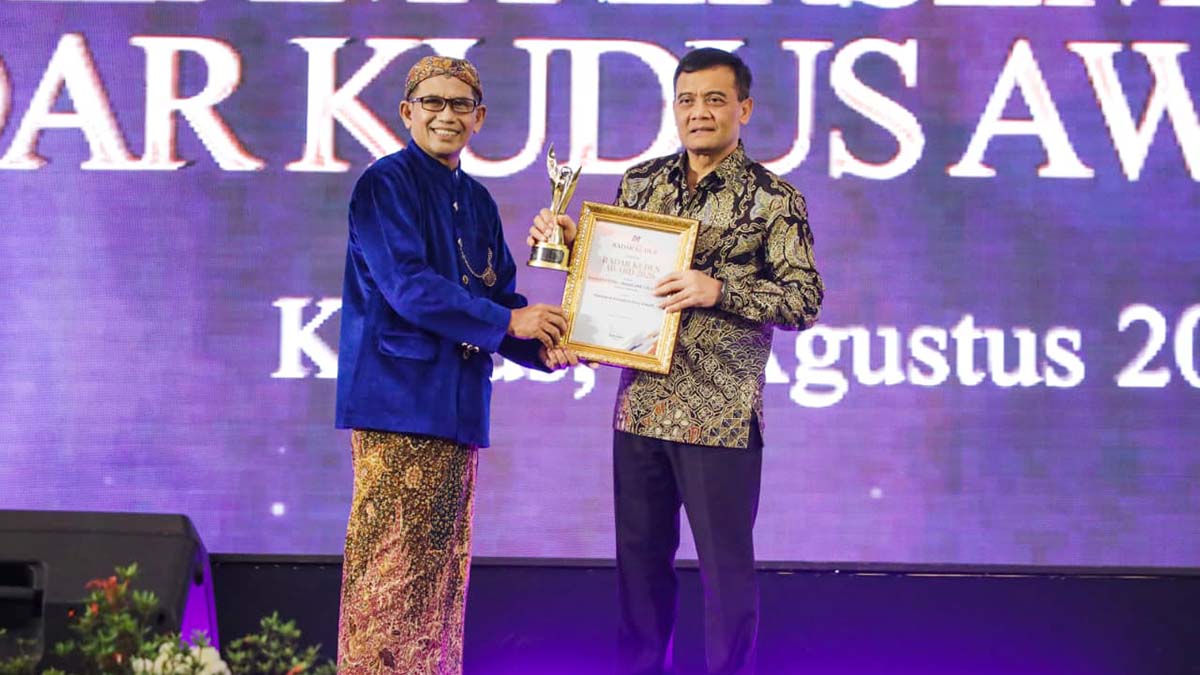 Gubernur Jateng Ahmad Luthfi Raih Special Achievement Award di Kudus