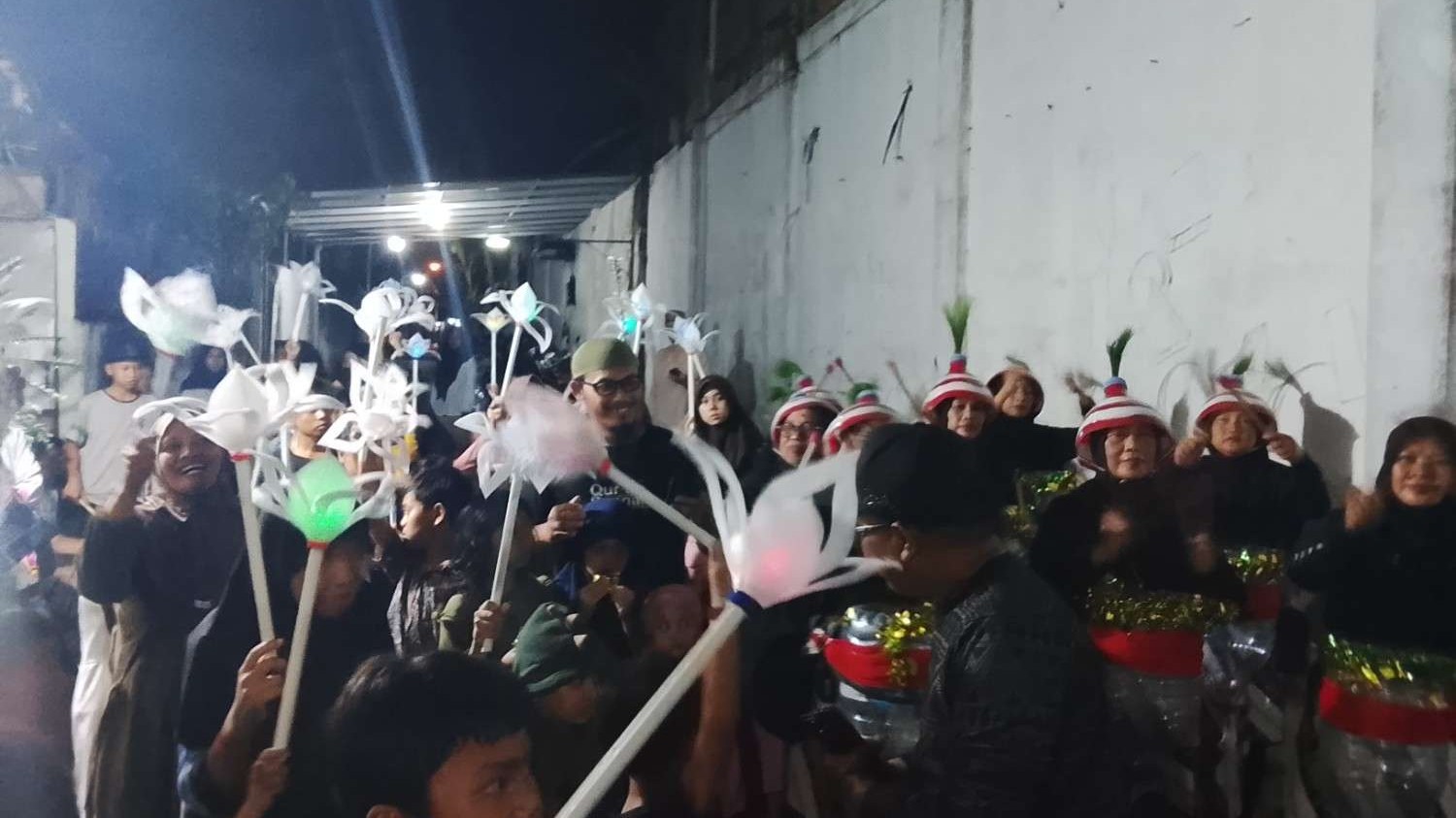 Unik, RW 1 Potrobangsan Gunakan Lampu LED Untuk Takbir Keliling