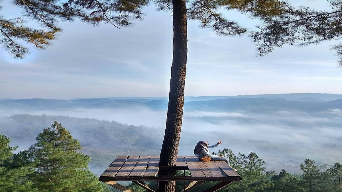 Bukit Pentulu Indah Destinasi Wisata yang Menghadirkan Panorama Alam Sunrise di Atas Awan Kebumen