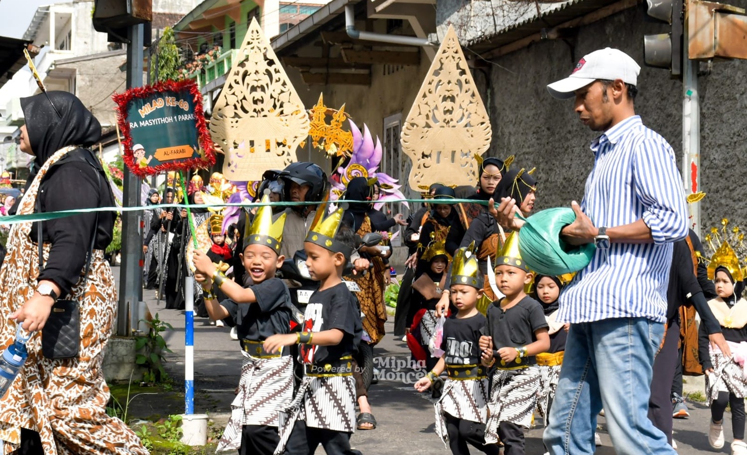 RA Masyithoh Parakan Tanamkan Cinta Budaya Sejak Dini Lewat Grebeg Tradisi