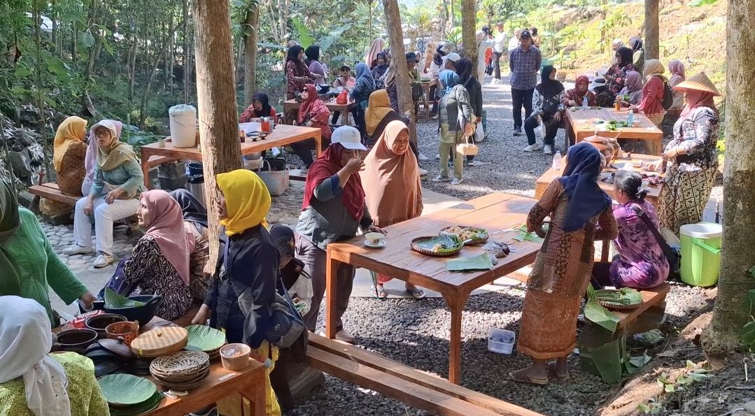 Curug Kembar Sukosari Bandongan Adakan Pasar Papringan, Hidupkan Kembali Nuansa Jadul