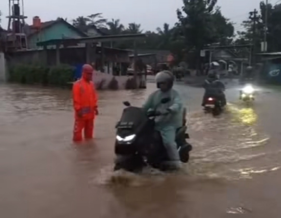 Jalan Raya Semarang-Temanggung Banjir