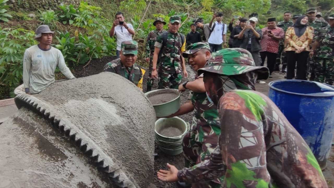 TMMD di Lereng Sumbing Buka Akses Ekonomi dan Pendidikan, Dorong SDM Desa Naik Kelas