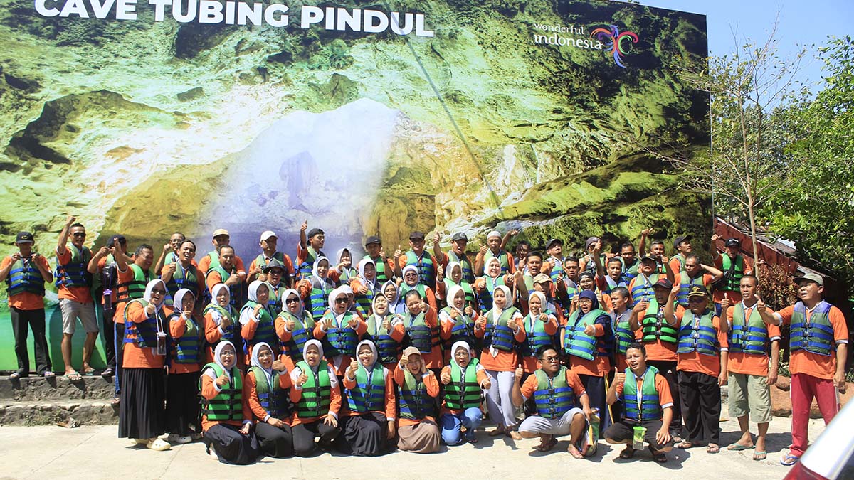 SMK Negeri 1 Windusari Gelar Kegiatan Out Bound di Goa Pindul Gunung Kidul