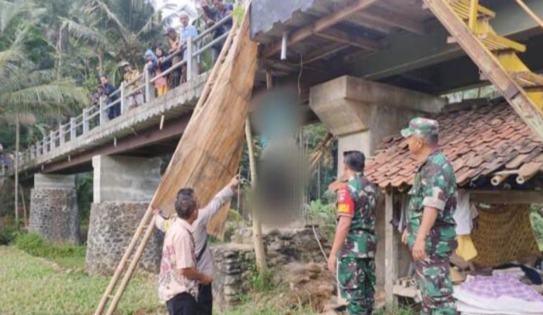 Seorang Perempuan Ditemukan Tergantung di Bawah Jembatan, Diduga Depresi Hidup Sebatangkara