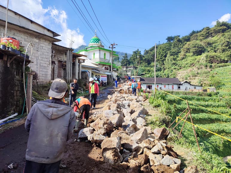 29 Warga Ngandam Wonosobo Relakan Tanahnya Dikepras 3 Meter