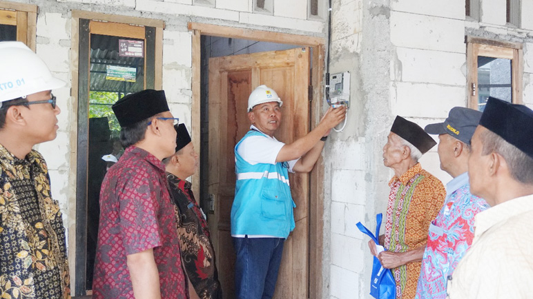 Program Light Up The Dream PLN: Penyalaan Serentak bagi Masyarakat Kurang Mampu