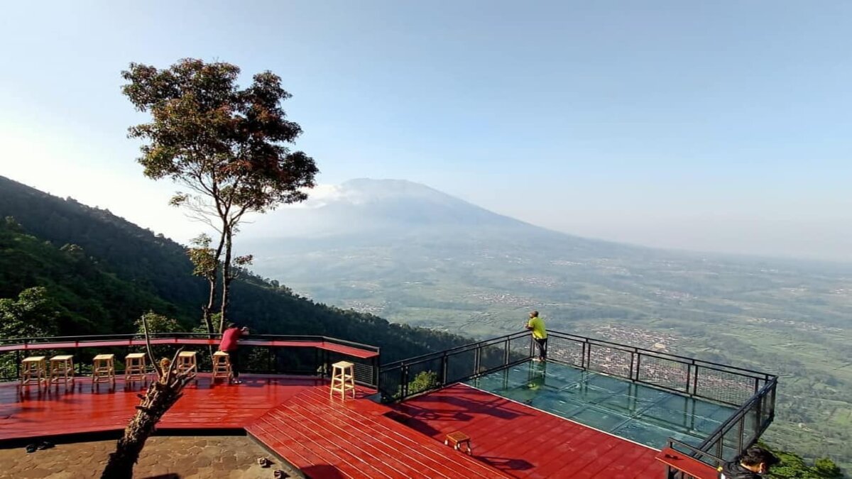 Awang Awang Sky View Magelang Menyuguhkan Keindahan Alam Gunung Telemoyo dan Memiliki Spot Foto Estetik