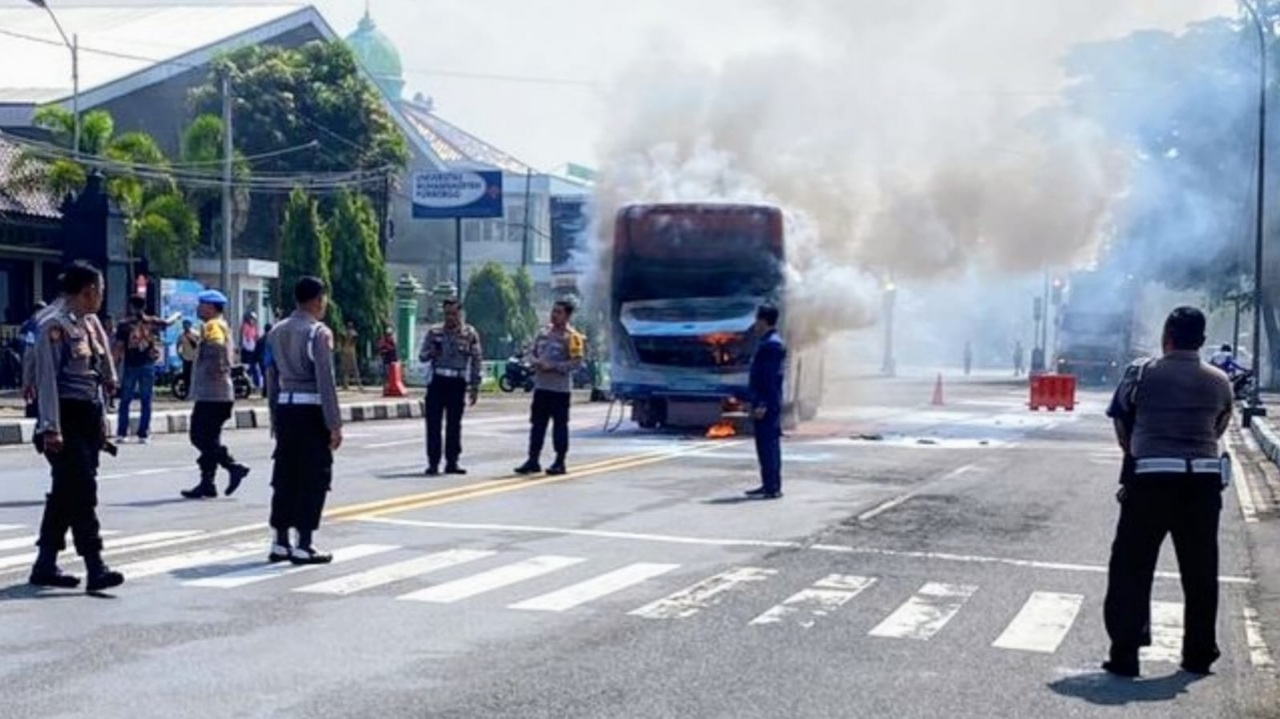 Bus Terbakar di Ruas Jalan Depan Terminal Purworejo, Polisi Selidiki Ada Tidaknya Unsur Pidana