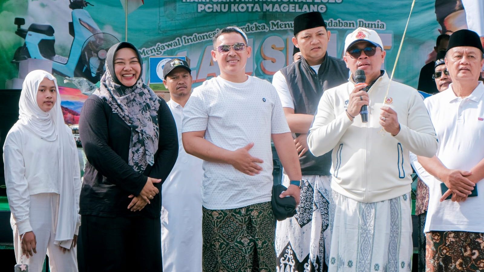 Ribuan Warga Meriahkan Jalan Sehat Hari Santri di Lapangan Kwarasan Kota Magelang