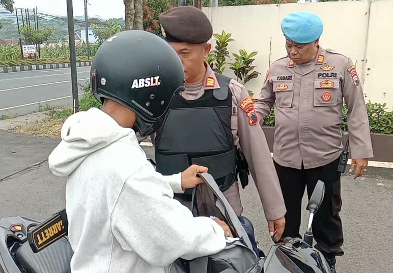 Pasca Bom Bunuh Diri Bandung, Penjagaan Mapolres dan Mapolsek di Temanggung Diperketat