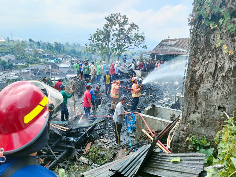  Lupa Matikan Tungku, Rumah Petani Mlandi Wonosobo Hangus Terbakar