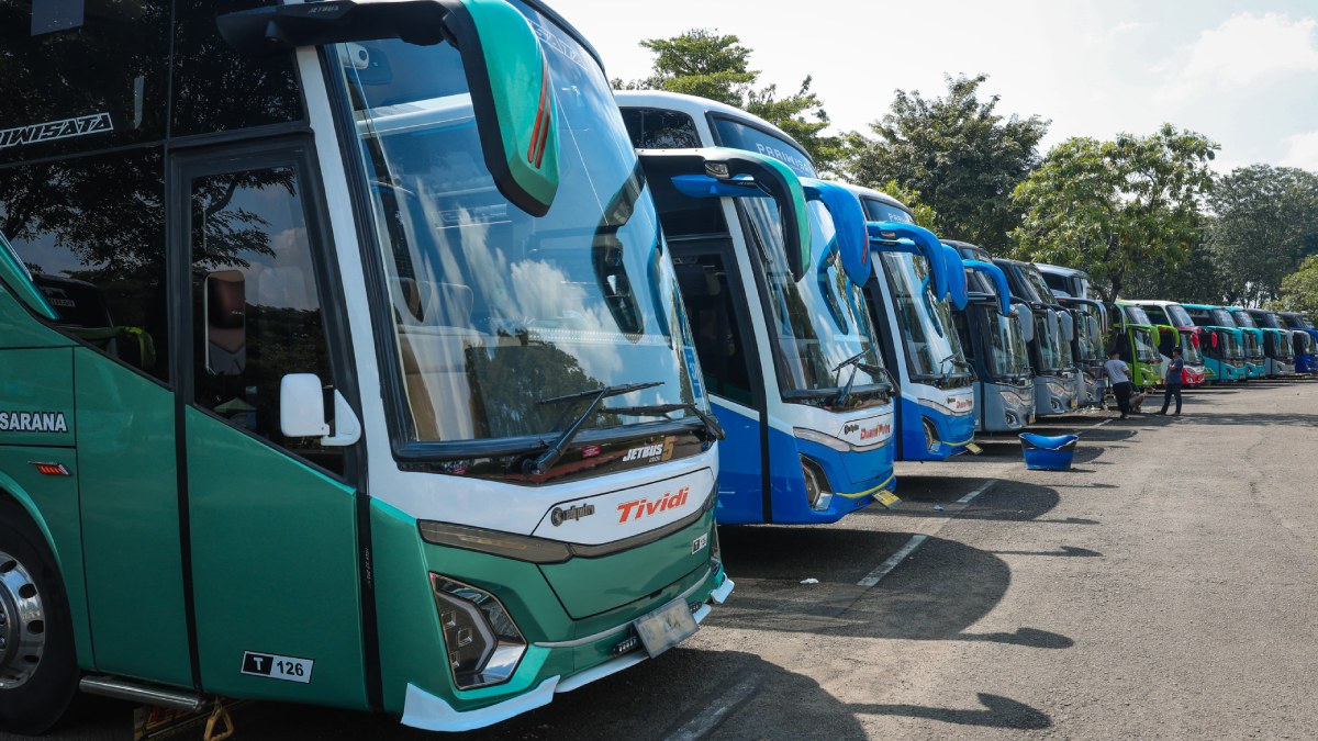 Ratusan Bus di TMII Siap Angkut Peserta Mudik Gratis Pemprov Jateng
