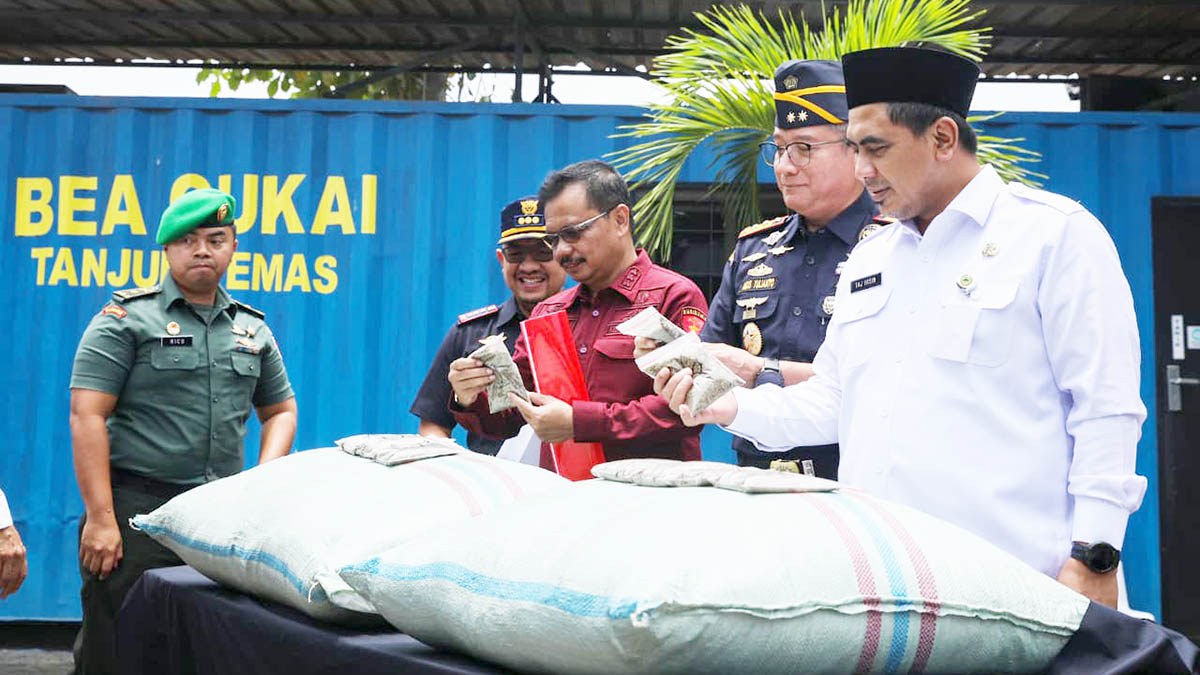 Geger Penyelundupan 90,2 Ton Kratom di Tanjung Emas Semarang Terbongkar! Gus Yasin Buka Suara